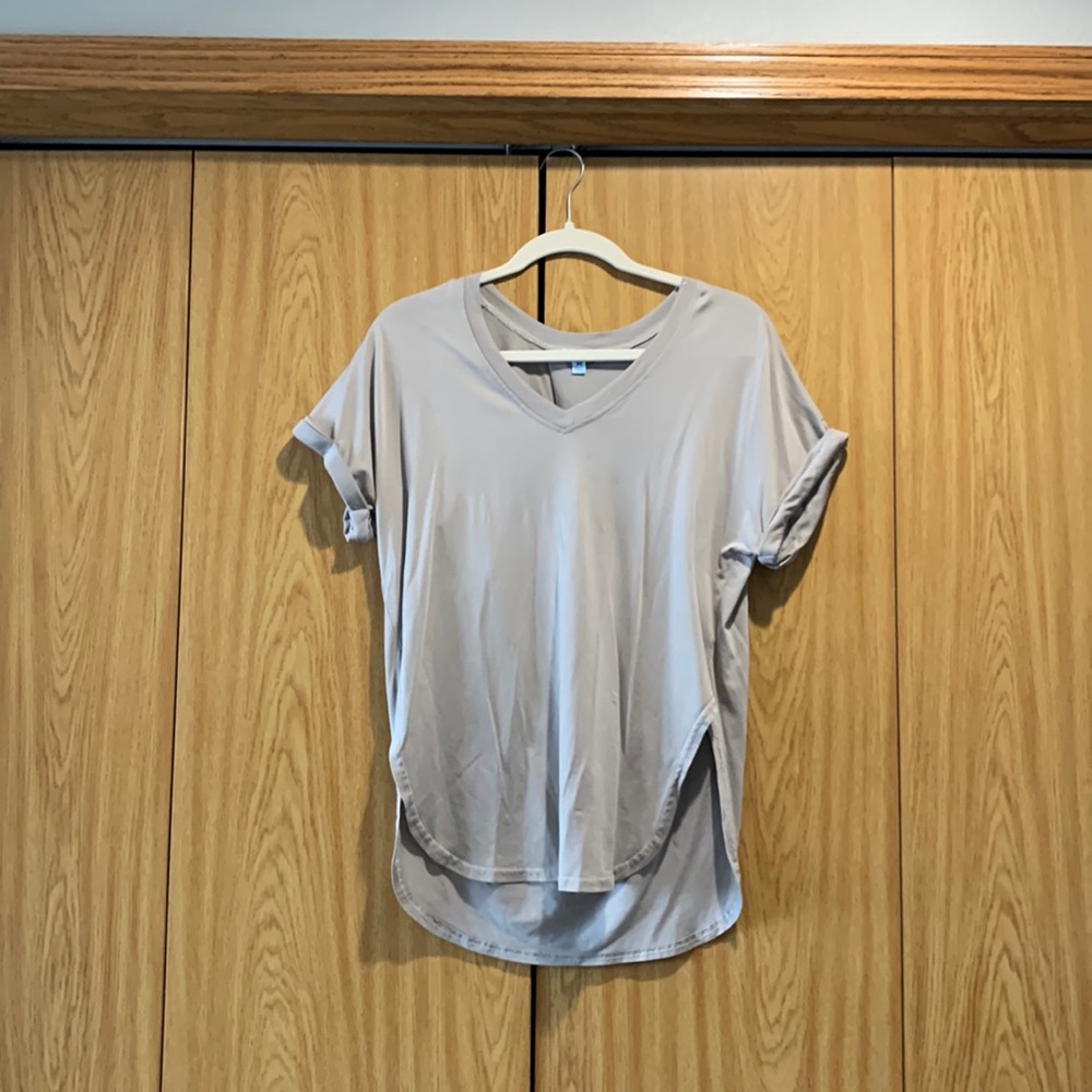 Cream v neck tee